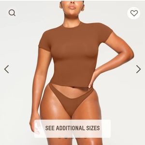 SKIMS Fits Everybody T-Shirt